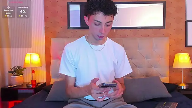 Snapshot of harry_salvatore chatting on May 5, 11:29 am harry salvatore online show from May 5, 11:29 am