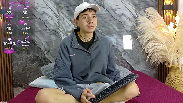 Snapshot of NoahWalker__ chatting on June 26, 10:52 am NoahWalker online show from June 26, 10:52 am