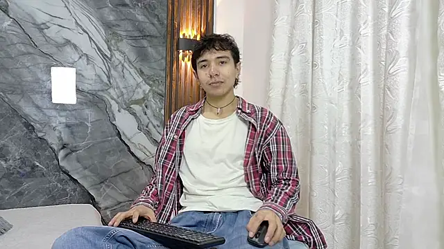 Snapshot of NoahWalker__ chatting on July 21, 11:01 am NoahWalker online show from July 21, 11:01 am