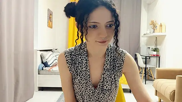 CinnamonCurl online show from June 4, 11:11 pm