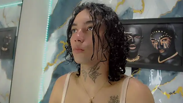 Snapshot of Darianna_A chatting on June 23, 1:09 pm Darianna A online show from June 23, 1:09 pm