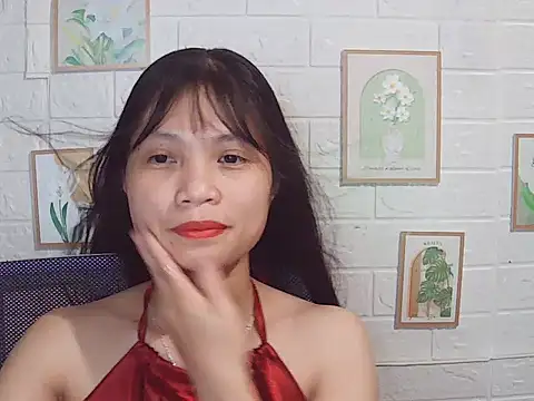 Snapshot of -Lucie-e chatting on May 20, 1:39 pm -Lucie-e online show from May 20, 1:39 pm