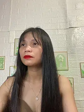 Snapshot of -Lucie-e chatting on May 29, 2:26 pm -Lucie-e online show from May 29, 2:26 pm