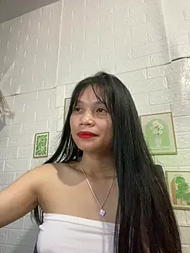 Snapshot of -Lucie-e chatting on May 31, 2:24 pm -Lucie-e online show from May 31, 2:24 pm