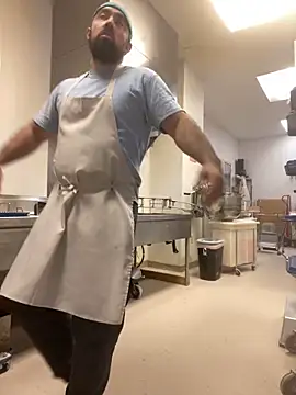 Snapshot of uceybaker chatting on April 16, 2:34 am uceybaker online show from April 16, 2:34 am