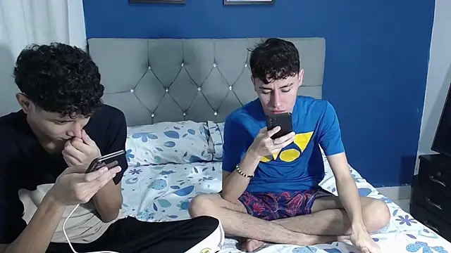 Thiago And Gael online show from July 23, 11:57 pm