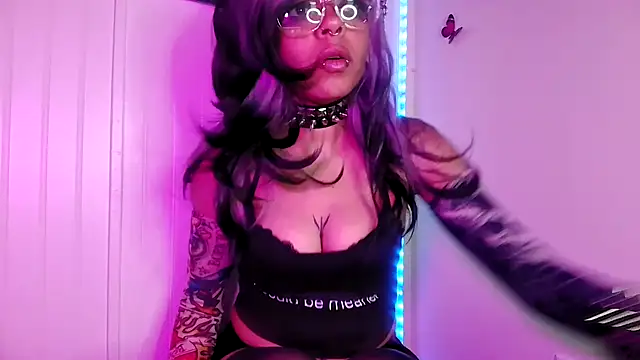 nerdyhotgoth online show from June 18, 2:54 pm