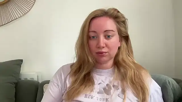 Snapshot of arielsweetieee chatting on June 18, 8:14 am arielsweetieee online show from June 18, 8:14 am