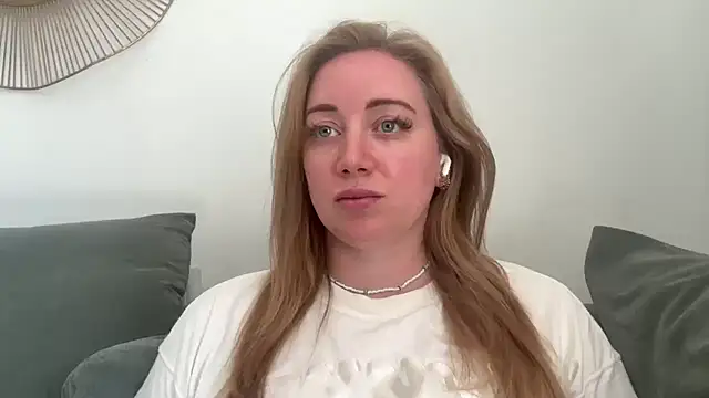 Snapshot of arielsweetieee chatting on July 3, 9:05 am arielsweetieee online show from July 3, 9:05 am