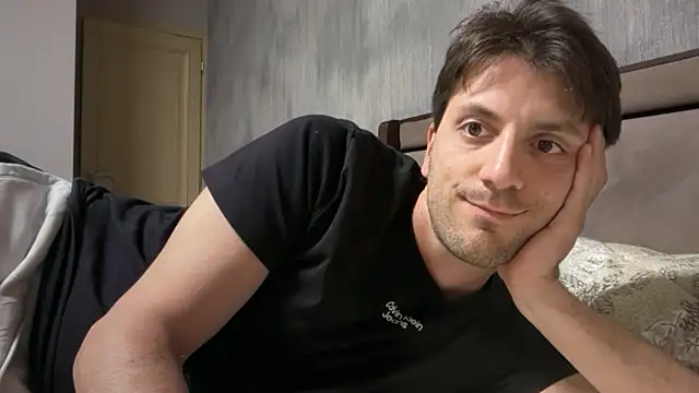italianass94 online show from May 12, 7:33 pm