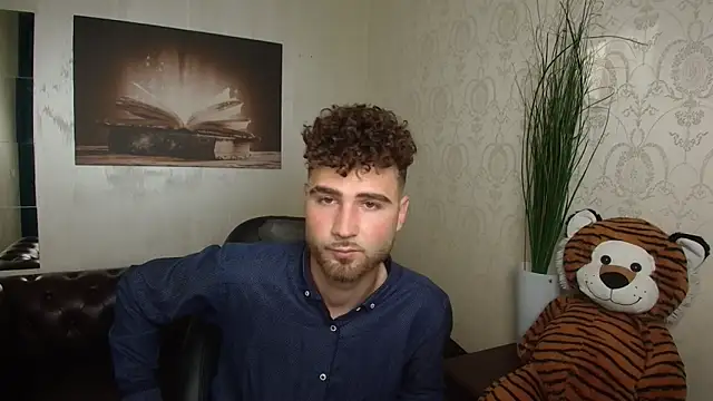 KyloEast online show from April 25, 4:26 am