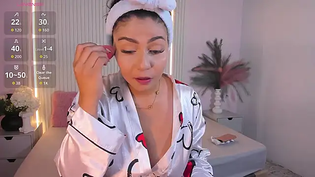 LucyWild8 online show from May 21, 5:09 pm