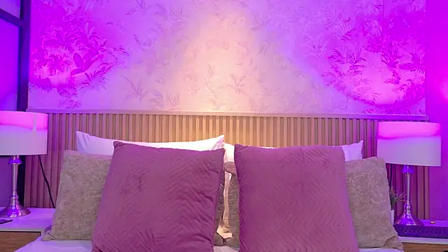 Darcy glow  online show from May 9, 11:48 am
