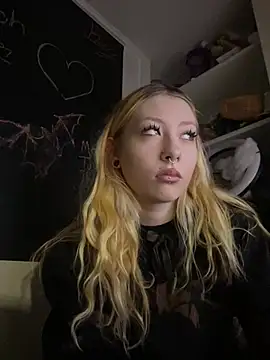Spoilmedaddy732 online show from May 1, 3:49 pm