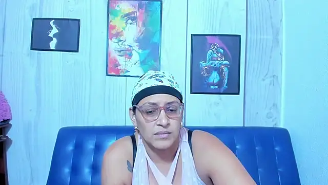 Miss Bobbiess online show from July 11, 5:37 pm