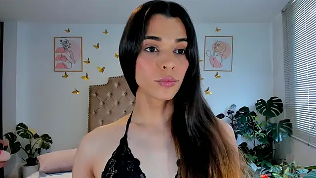 Snapshot of bella_grego chatting on June 24, 6:40 pm bella grego online show from June 24, 6:40 pm
