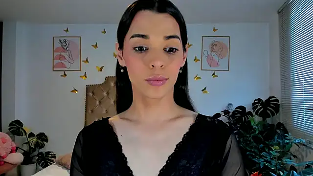Snapshot of bella_grego chatting on July 8, 2:21 pm bella grego online show from July 8, 2:21 pm