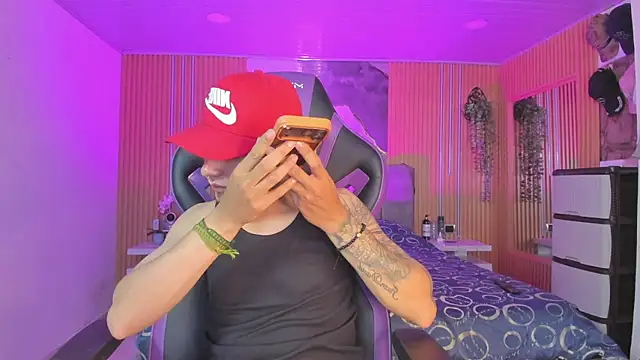 Owen Drake online show from April 24, 3:42 am