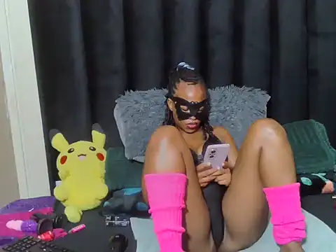 lulutiny online show from April 26, 10:35 am