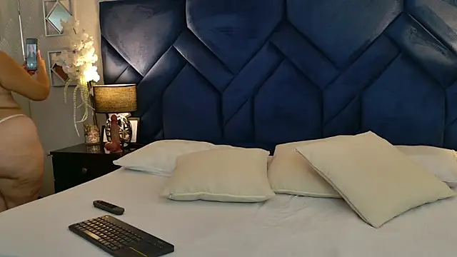 IsabelaCampbell online show from May 6, 6:57 pm