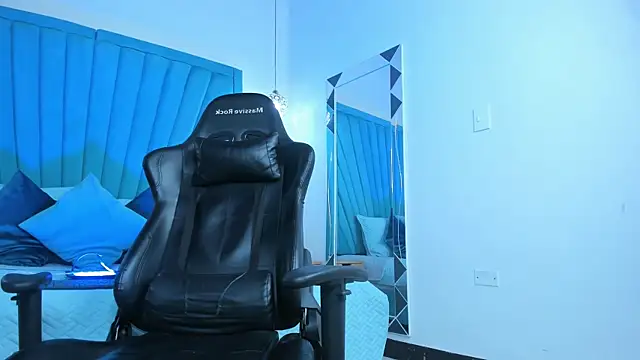 OliverThompsonJS online show from April 29, 4:16 am