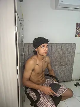 Snapshot of alex_martin47 chatting on June 12, 9:03 pm alex martin47 online show from June 12, 9:03 pm