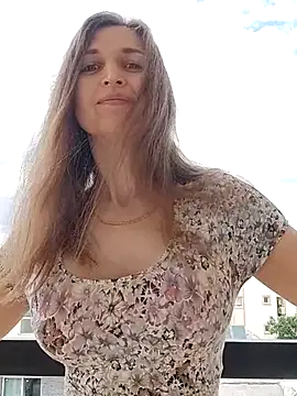irresistibelle online show from May 5, 11:40 am