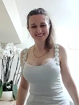 irresistibelle online show from May 6, 8:03 pm