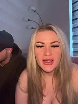 SexyCouple1910 online show from April 18, 5:11 am