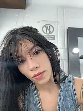 Snapshot of Maddison_Foxxx chatting on July 15, 12:43 pm Maddison Foxxx online show from July 15, 12:43 pm