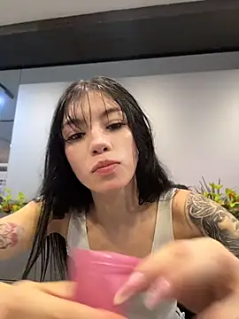 Snapshot of Maddison_Foxxx chatting on July 16, 1:50 pm Maddison Foxxx online show from July 16, 1:50 pm