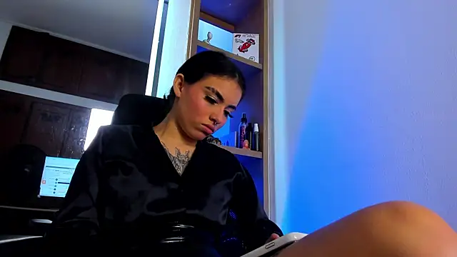 Snapshot of isabella_hv chatting on June 25, 7:07 pm isabella hv online show from June 25, 7:07 pm