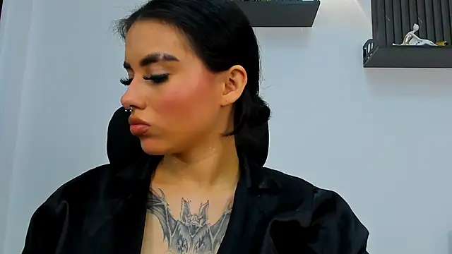 Snapshot of isabella_hv chatting on July 19, 2:04 am isabella hv online show from July 19, 2:04 am