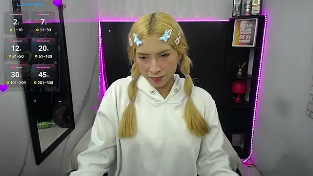 Snapshot of nancy_blonde chatting on July 2, 12:44 pm nancy blonde online show from July 2, 12:44 pm