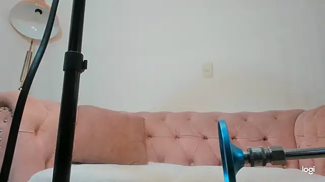 Melaniie Hill online show from May 20, 3:51 pm