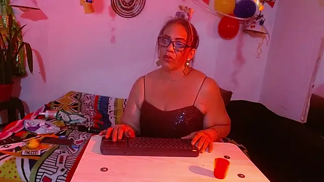 Sweet-Mommy-Milf online show from June 28, 2:28 am
