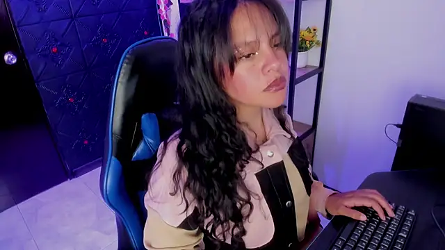 LilaVelvet online show from May 8, 8:36 pm