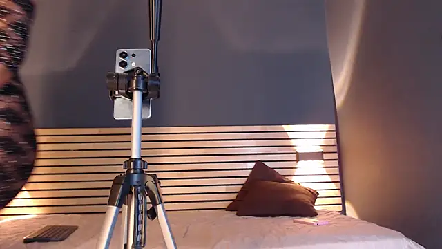 Chloe LaurentXXX online show from April 18, 6:12 pm