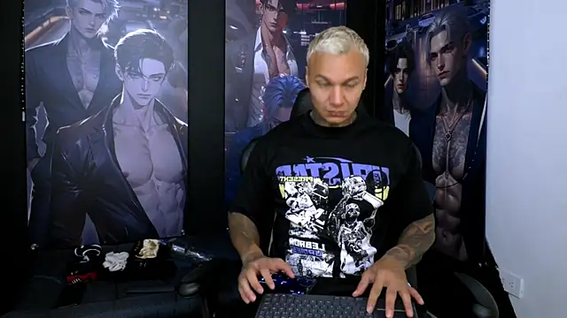 Snapshot of damian_becker chatting on June 26, 8:57 pm damian becker online show from June 26, 8:57 pm
