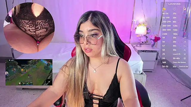 EmilyRicci  online show from April 23, 10:45 pm