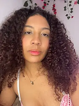 Snapshot of Daphnne_Curly chatting on July 9, 2:59 am Daphnne Curly online show from July 9, 2:59 am