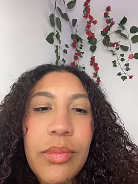 Snapshot of Daphnne_Curly chatting on July 17, 3:46 am Daphnne Curly online show from July 17, 3:46 am