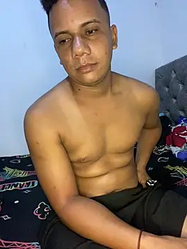 ReinaldoZapata online show from April 18, 3:10 am