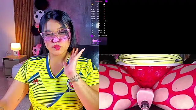 Snapshot of LuciaReid chatting on July 7, 12:53 pm LuciaReid online show from July 7, 12:53 pm