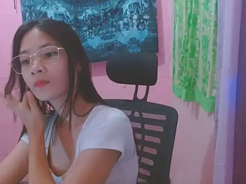 Snapshot of Sweetsexylady19 chatting on June 6, 5:01 am Sweetsexylady19 online show from June 6, 5:01 am