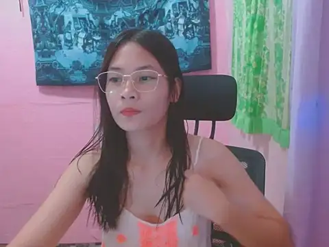 Snapshot of Sweetsexylady19 chatting on June 7, 5:11 am Sweetsexylady19 online show from June 7, 5:11 am