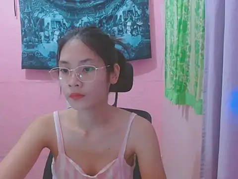 Snapshot of Sweetsexylady19 chatting on July 5, 5:25 am Sweetsexylady19 online show from July 5, 5:25 am