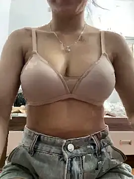 Snapshot of Yumiara chatting on June 2, 5:31 am Yumiara online show from June 2, 5:31 am