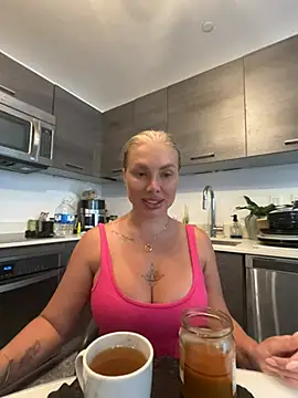 Karen Luxe online show from May 20, 7:53 pm