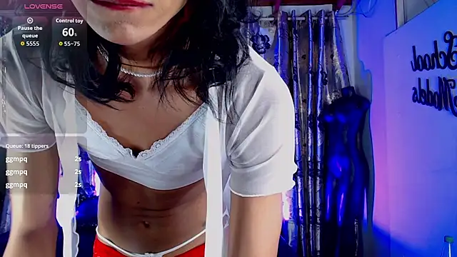 Snapshot of Hecate_doll chatting on June 11, 12:32 am Hecate doll online show from June 11, 12:32 am